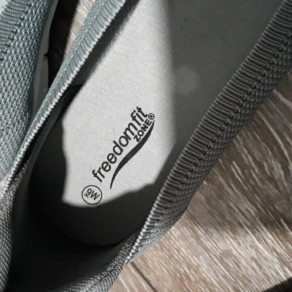 Freedom Fit grey mesh loafers. Mint condition. 9 wide - Picture 3 of 11